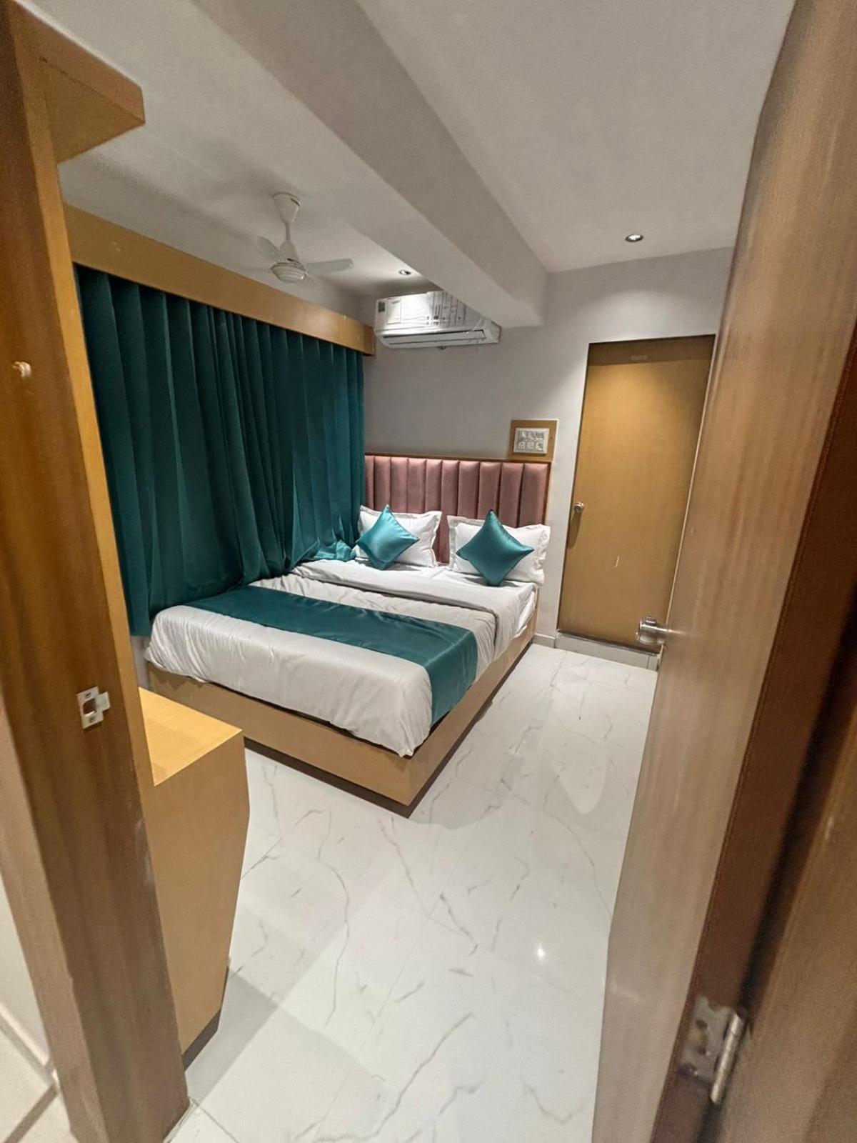 Hotel Phoniex أحمد أباد المظهر الخارجي الصورة