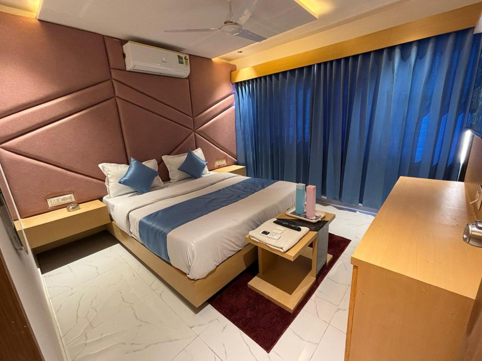 Hotel Phoniex أحمد أباد المظهر الخارجي الصورة
