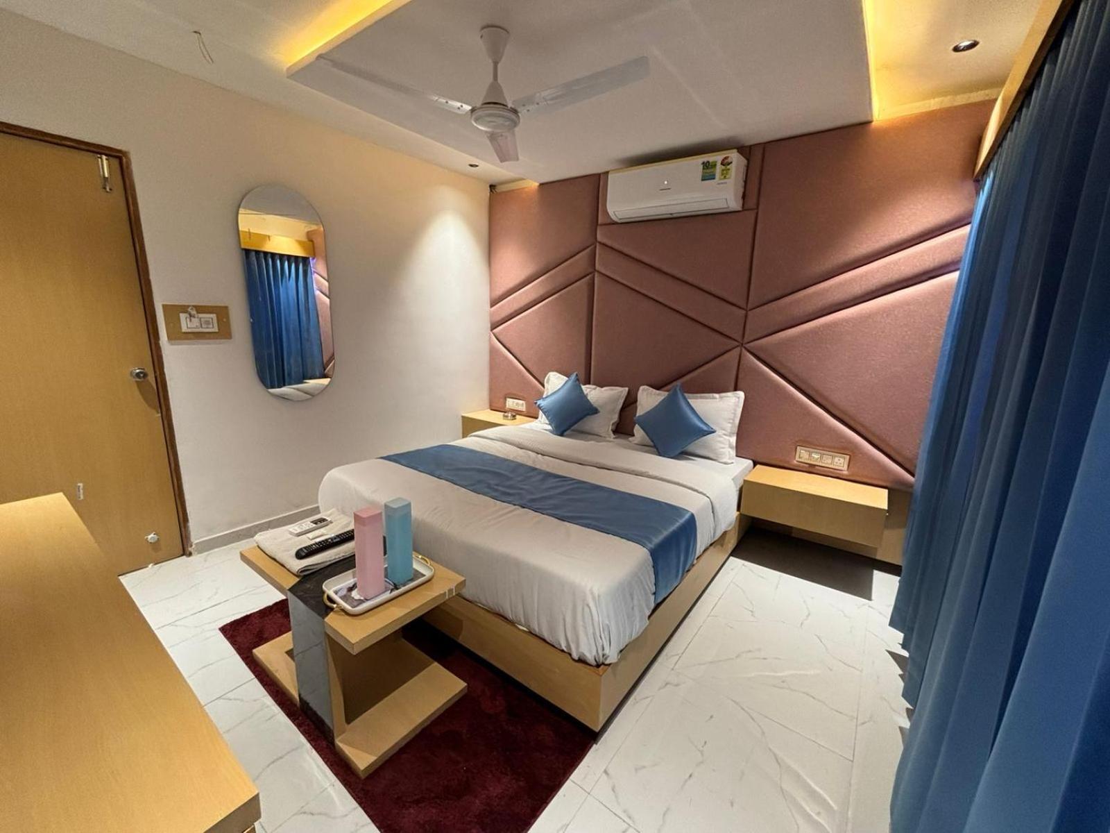 Hotel Phoniex أحمد أباد المظهر الخارجي الصورة