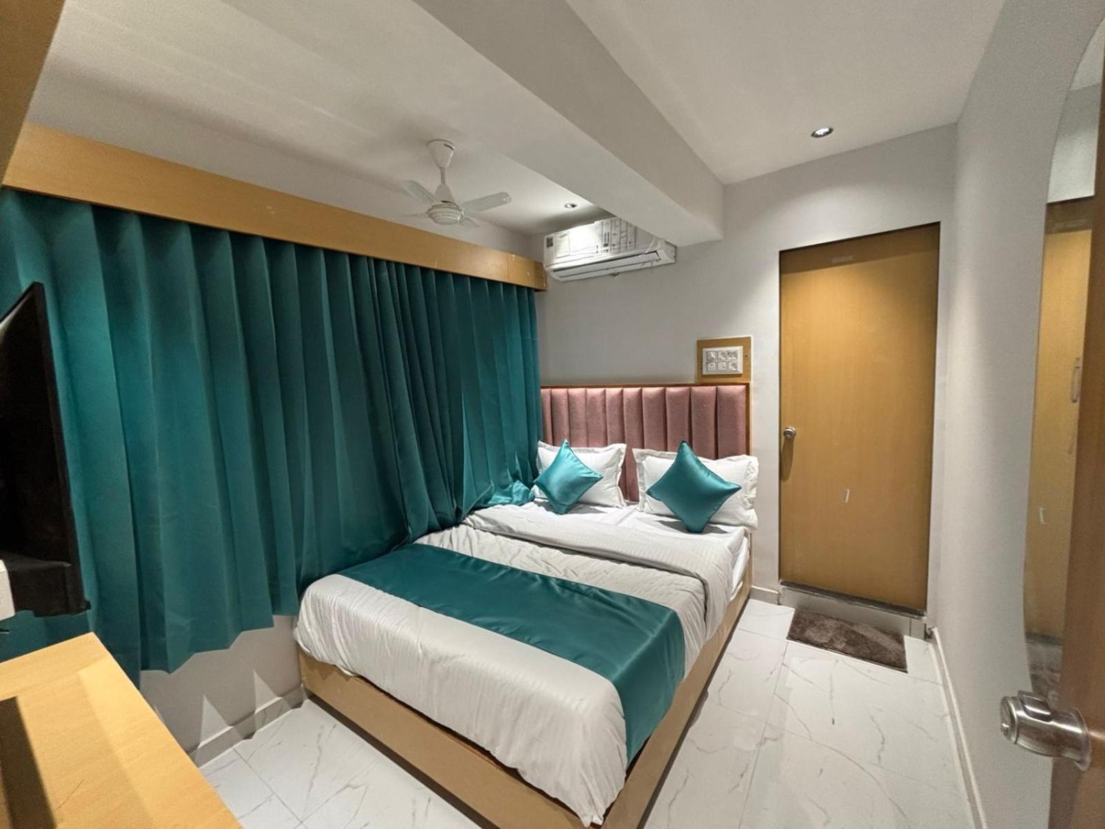 Hotel Phoniex أحمد أباد المظهر الخارجي الصورة