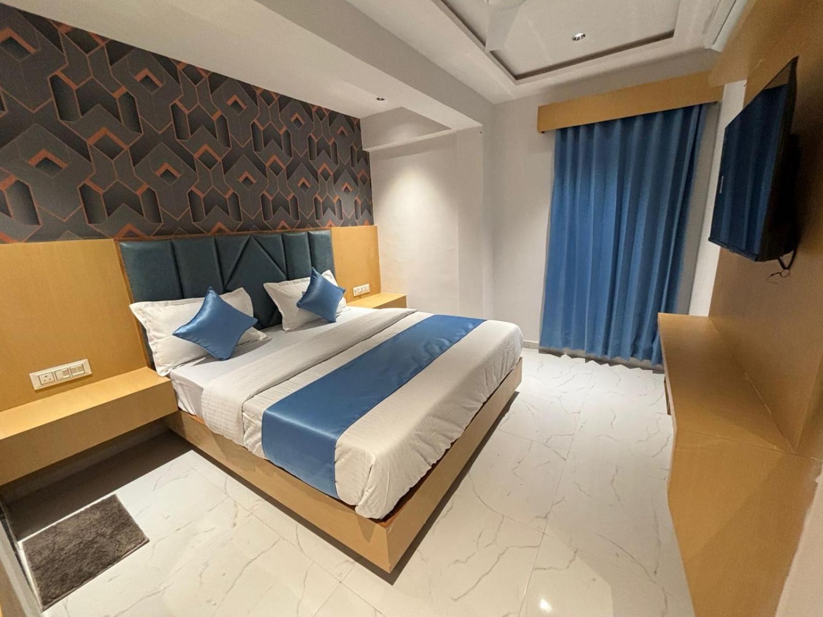 Hotel Phoniex أحمد أباد المظهر الخارجي الصورة